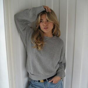 djerf avenue crewneck sweater in grey, xs